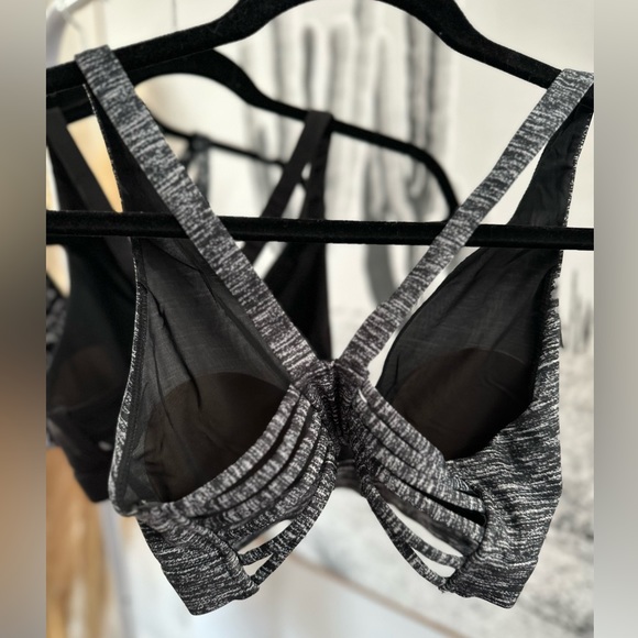 3 Victoria Secret sports bras in size Small. Deep V front. Grey, black & printed - Picture 11 of 15